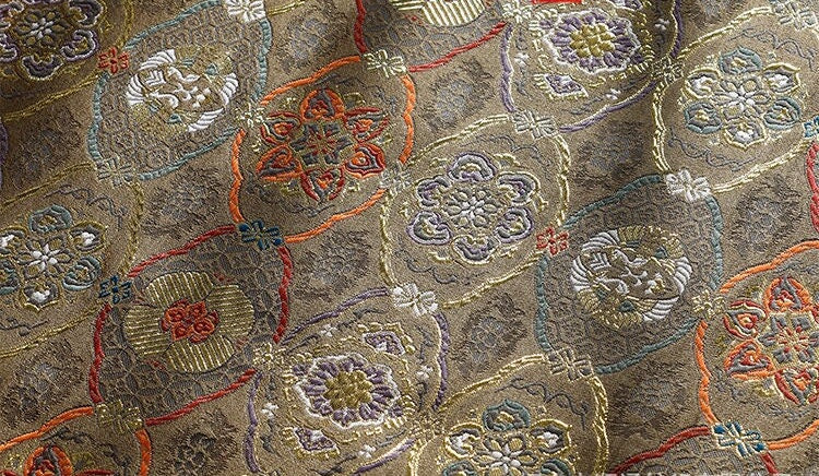 Tissu brocart Nishijin-ori : mélange de soie à fleurs de cygne japonaises (29,5 po de largeur)