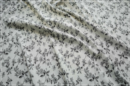 Tissu jacquard à motif floral : tissage gaufré noir et blanc, largeur 109 cm (43 po) - au mètre