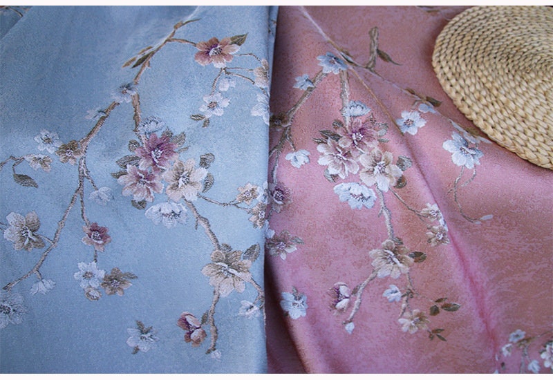 Tissu jacquard à motif floral : 145 cm de large, pour l’ameublement et la confection de costumes