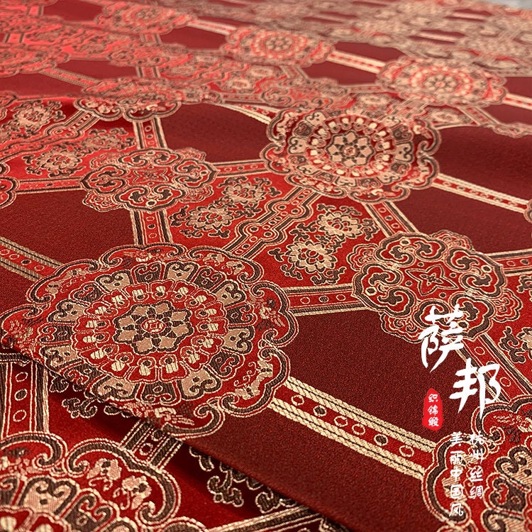Tissu brocart de soie rouge : ameublement et matelassage traditionnels (largeur : 75 cm)