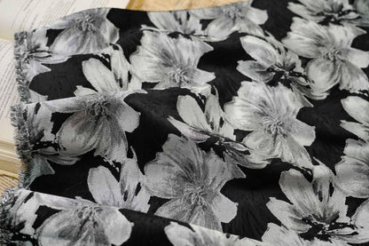 Tissu jacquard à motif floral : mélange soie-rayonne de 150 cm de large