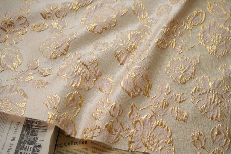 Tissu jacquard pivoine à fil d'or : tissu d'ameublement vintage de créateur, 140 cm de large