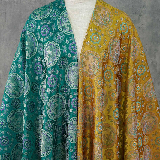 Brocart tibétain au mètre | Satin de rayonne brodé de fleurs de lotus | Largeur : 147 cm