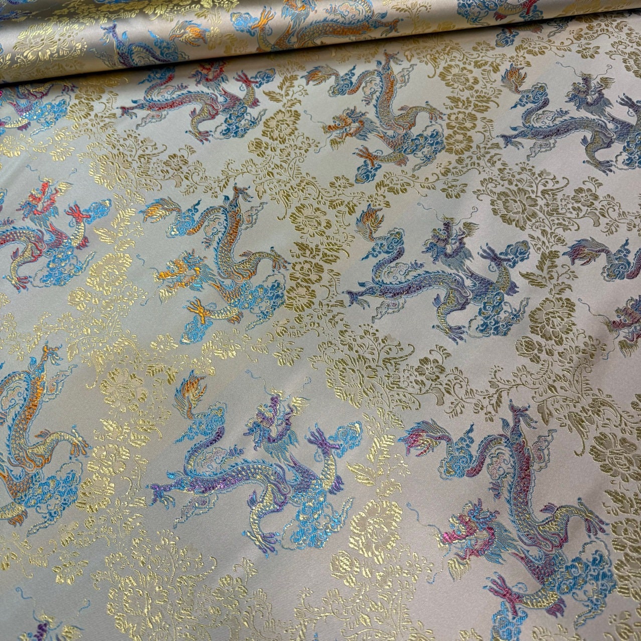 Tissu brocart de soie : motif grand dragon, 150 cm de large, ameublement et confection