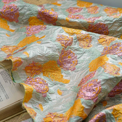 Tissu jacquard à motif floral et fils d'or : texture peinture à l'huile 3D, largeur 140 cm