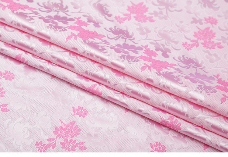 Tissu brocart à motifs floraux : rose et lilas, pour ameublement, costumes et décoration - 89 cm de large