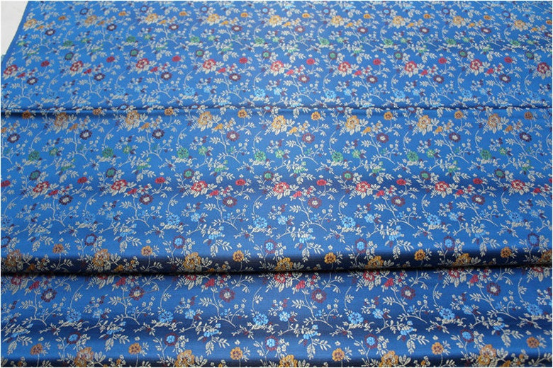 Tissu brocart chinois à motifs floraux : mélange de soie et de rayonne, 89 cm de large