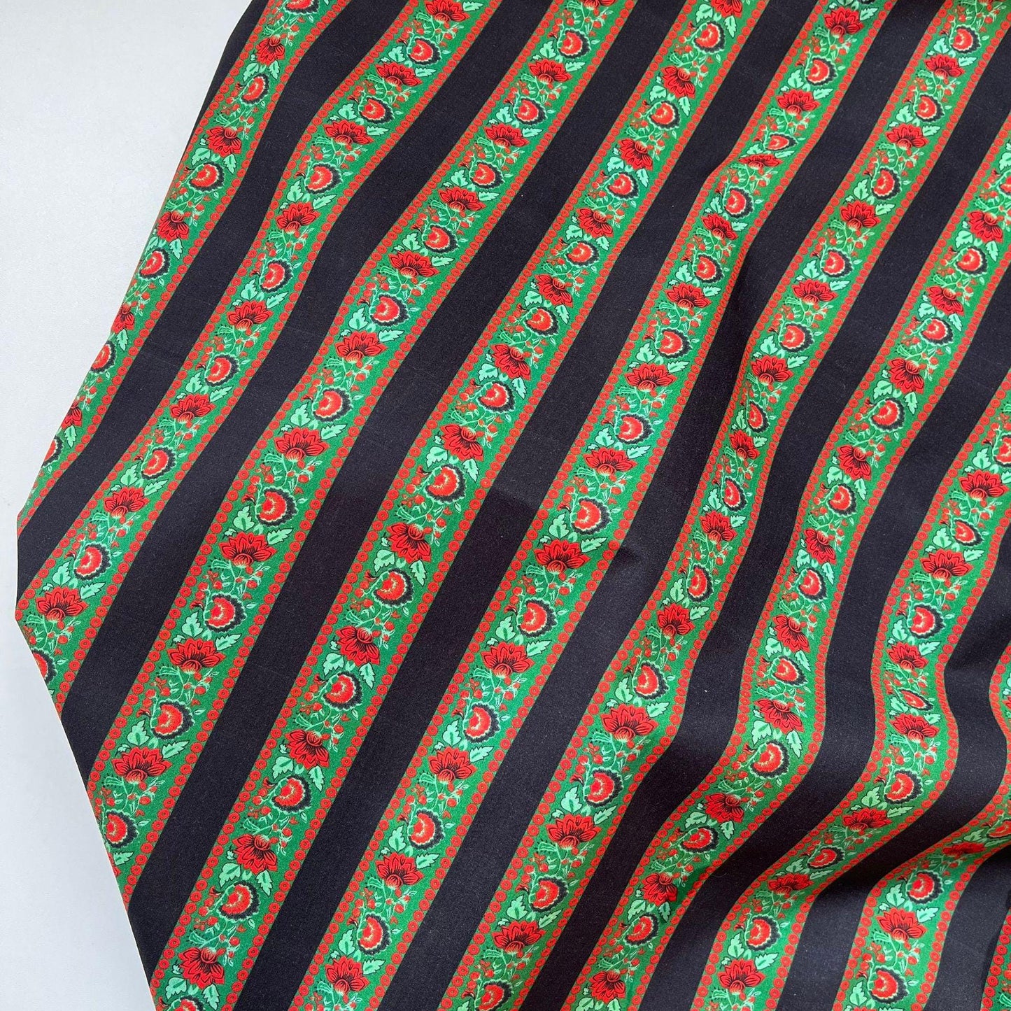Tissu de couture en coton imprimé à la main : tissu indien pour patchwork et vêtements