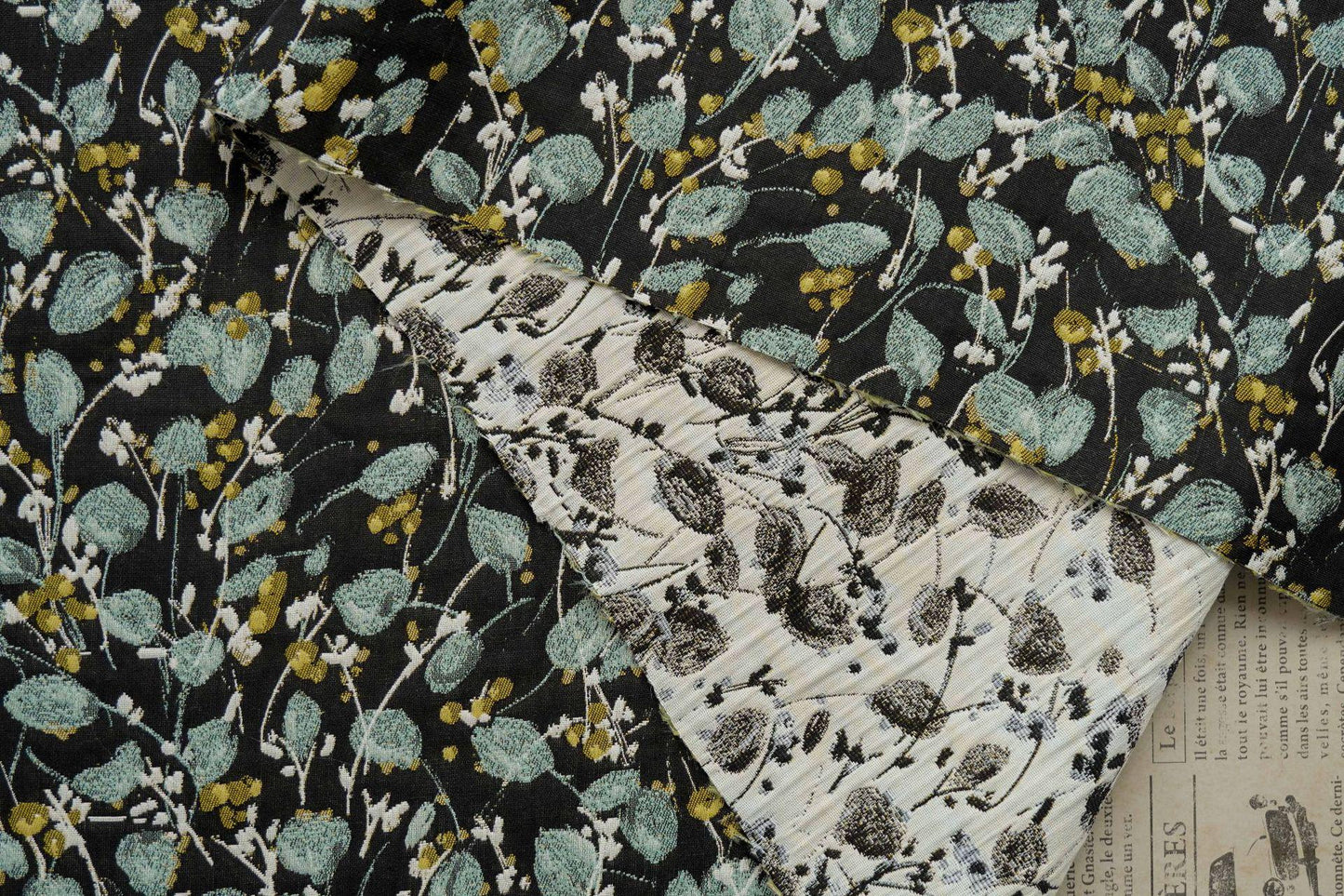 Tissu jacquard tissé à motif floral : revêtement d'ameublement réversible rétro, couture DIY - 140 cm de large