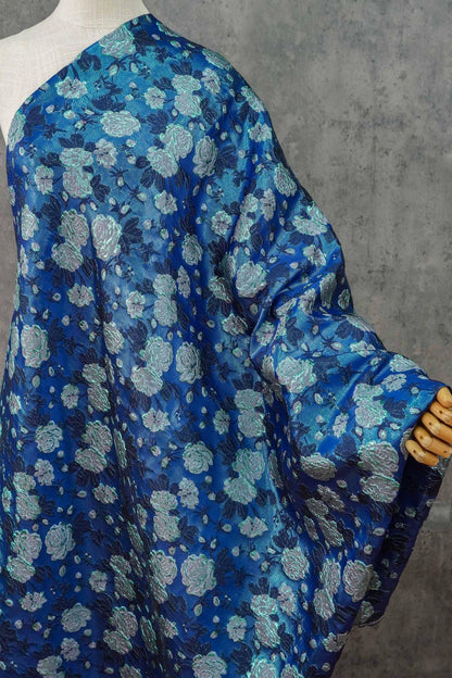 Tissu brocart jacquard vintage à roses bleues et fils dorés : matériel de couture pour projets DIY