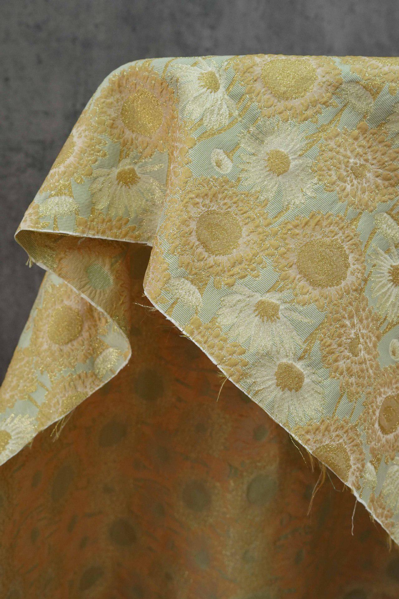 Embossed Daisy Jacquard Fabric With Gold Thread: Vintage Court Style, 63"W