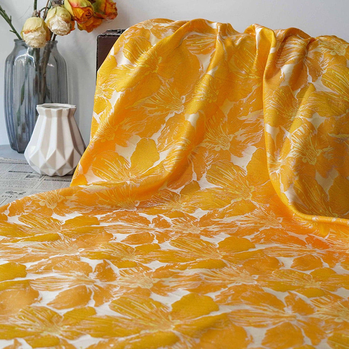 Tissu jacquard floral 3D orange et jaune en relief ��� Ameublement décoratif, rideaux, confection de vêtements, textiles de mode"Large