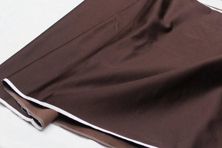 Brocart de soie gris : largeur 74 cm, vendu au mètre