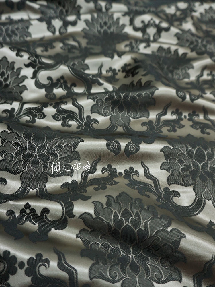 Tissu brocart de soie à motif de fleur de lotus : tapisserie pour coussin Cheongsam (29,5 po L)