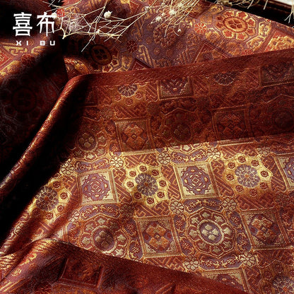 Tissu brocart rouge et or : motif à carrés précieux, tissu pour cheongsam
