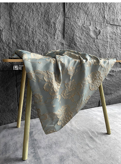 Tissu jacquard floral brodé or : 57 po de largeur, revêtement de créateur