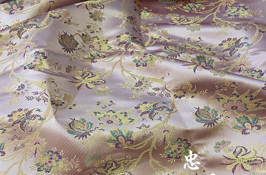 Tissu brocart de soie à motifs floraux roses : 150 cm de large, idéal pour la couture et le patchwork de mariage.