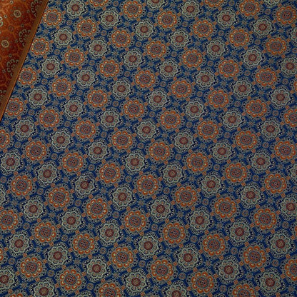 Tissu brocart Chant Bleu : Mélange de soie et rayonne Totem Japonais (59"L)