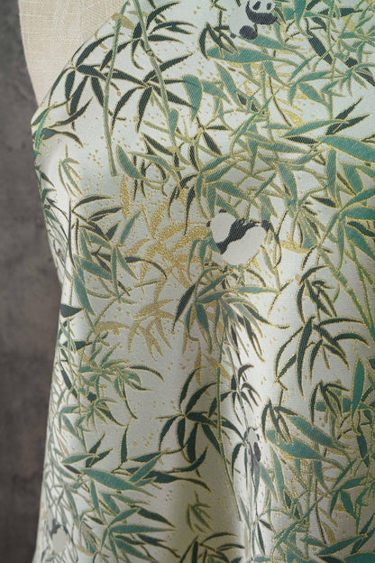 Tissu jacquard double face à motif de feuilles de bambou panda avec fils dorés, largeur 60 pouces