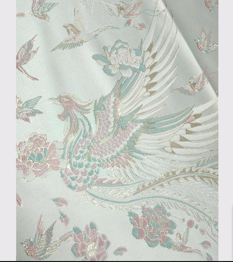Tissu jacquard Queue de Phénix : motif fil doré 3D, 150 cm de large