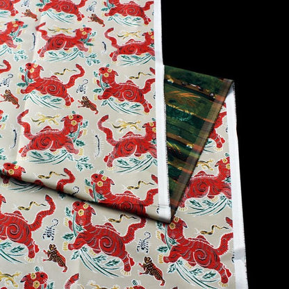 Tissu rayonne à motif tigre : motif or mongol tibétain, 147 cm de large