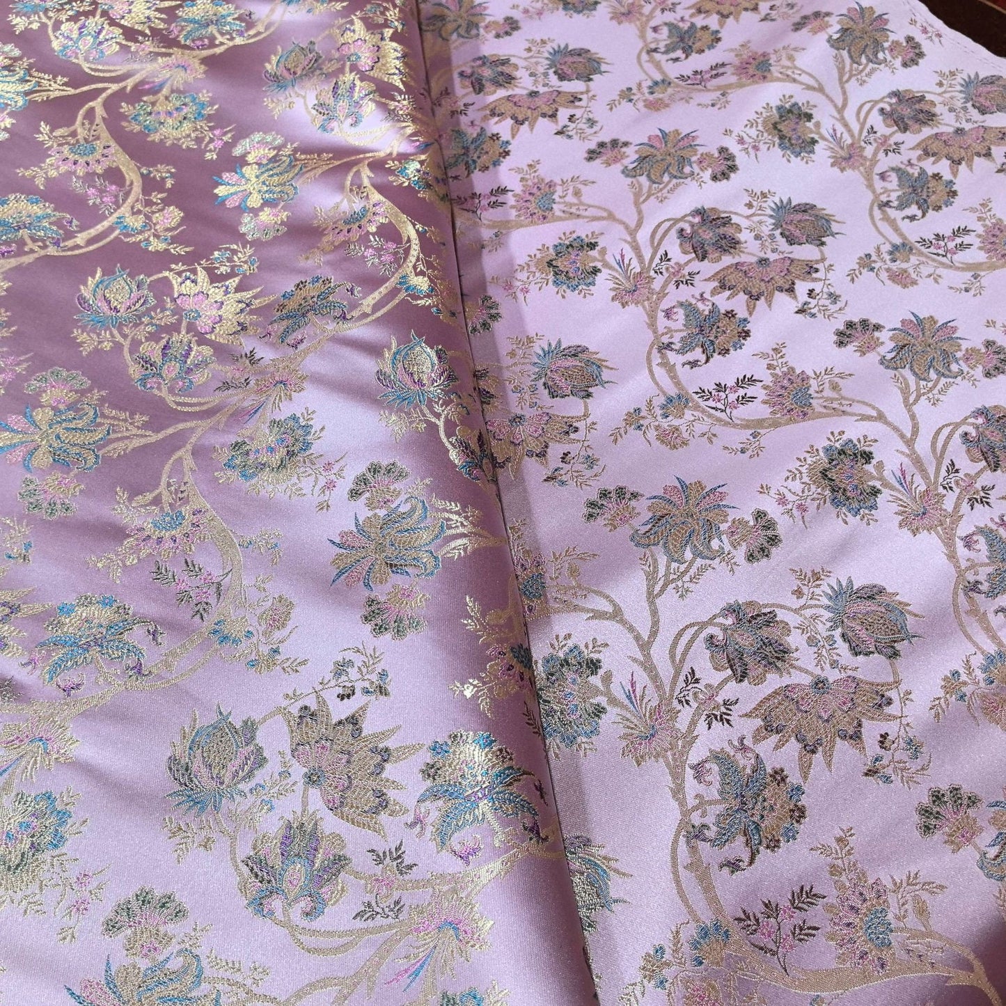 Tissu brocart floral rose : matériau de couture en rayonne de 150 cm de large