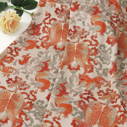 Tissu satin de soie à motif de thé Double Fish : 150 cm de large. Idéal pour l'ameublement, les costumes et les cheongsams.
