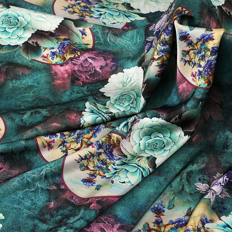 Tissu satiné bleu paon à motifs floraux : tissu à coudre imprimé numériquement, 150 cm de large
