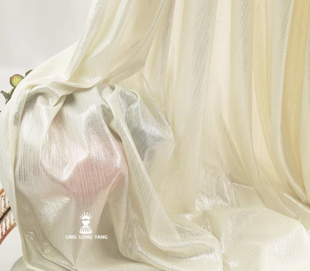 Tissu tricoté à rayures métallisées : extensible dans les 4 sens, 142 cm de large