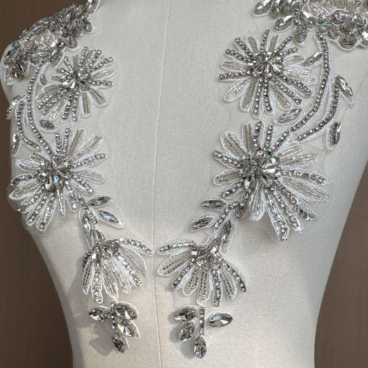 Bordure en dentelle brodée : Applique florale en sequins et perles, robe de mariée, au mètre
