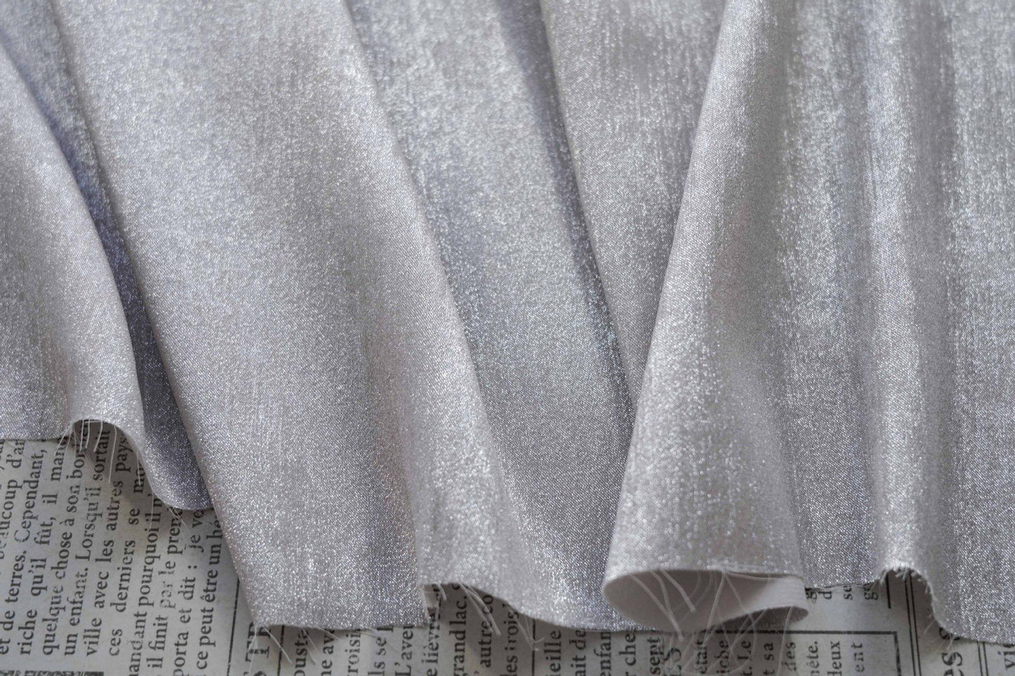 Tissu mousseline jacquard or métallisé ��" Matière fluide et ample