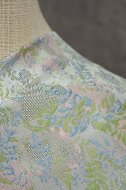 Tissu brocart magnolia gris clair : couture de cheongsam chinois et de robe tibétaine
