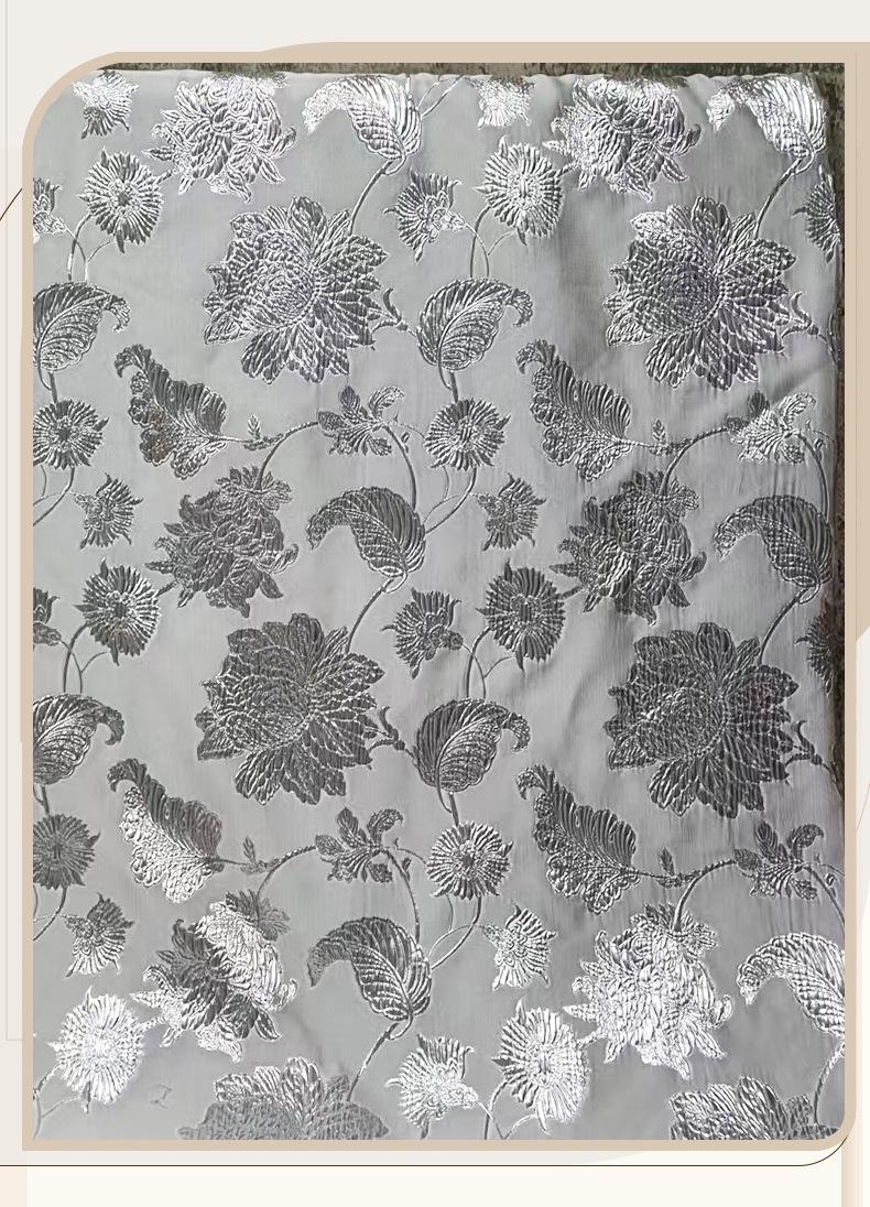 Tissu jacquard argenté à motif floral ��� Broca à grandes fleurs en relief 3D"Large