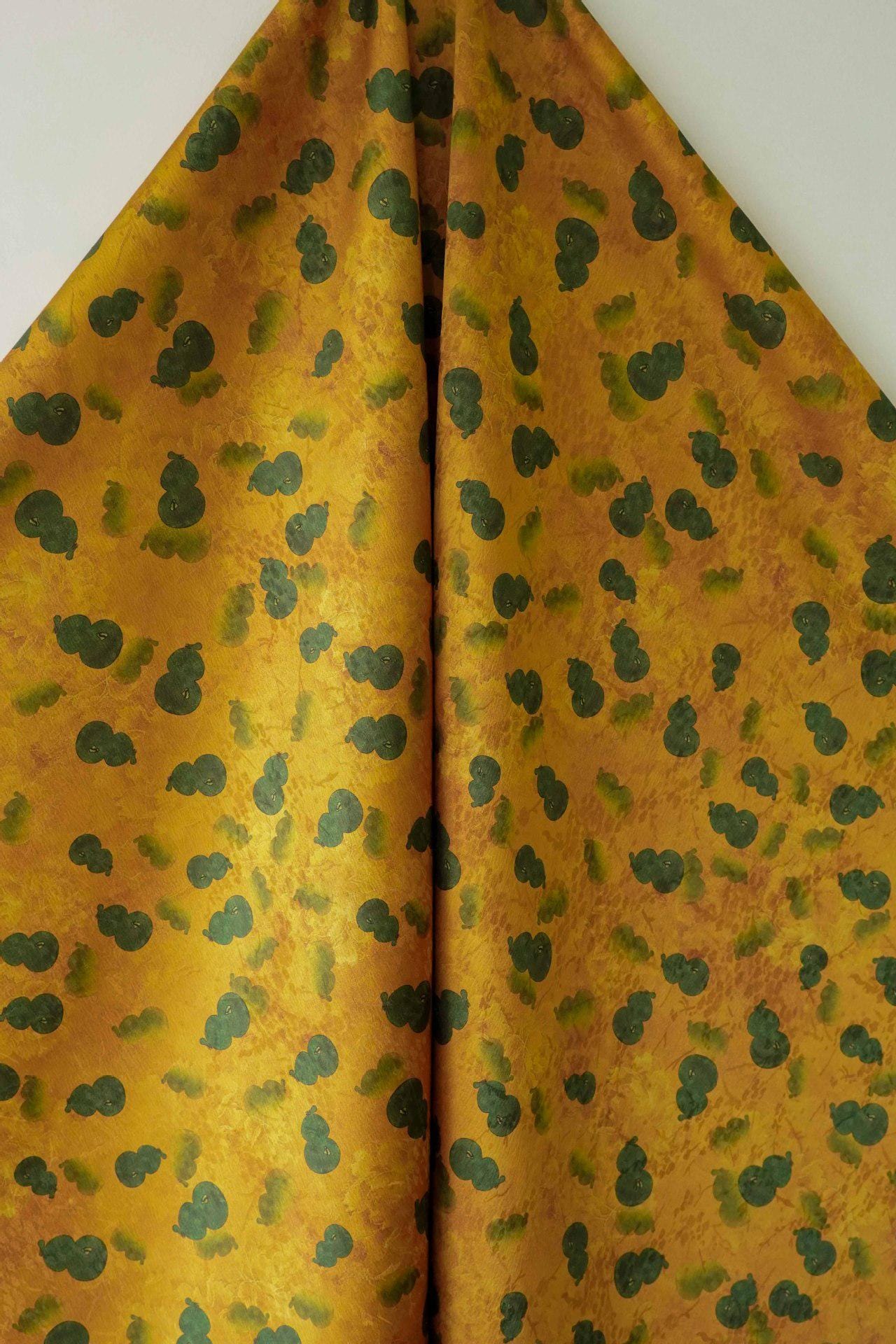 Tissu satiné de soie couleur thé : tissu d'ameublement imprimé vert de 150 cm de large