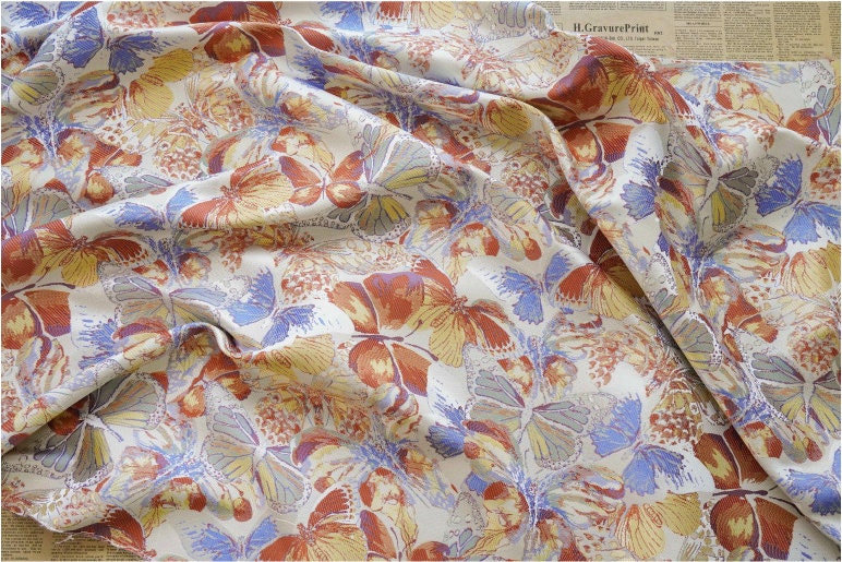 Tissu jacquard papillon : mélange acrylique et polyester texturé 3D (57 po de largeur)