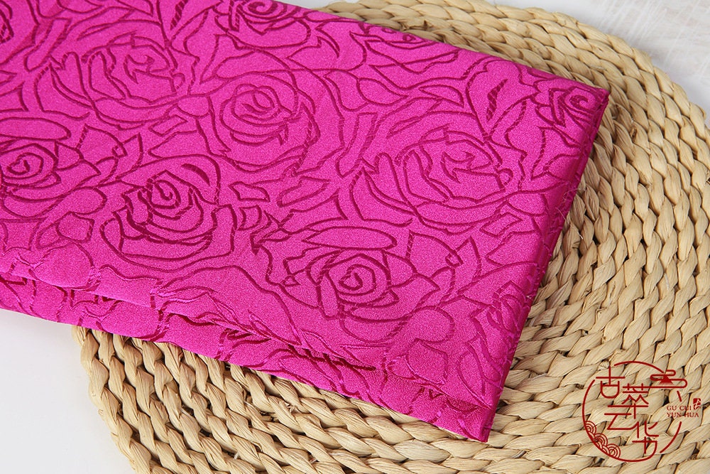 Tissu brocart rose : mélange de soie et de rayonne de style chinois (au mètre)