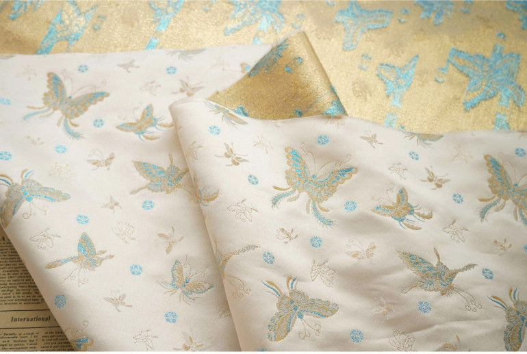 Tissu Butterfly Gold Thread : 150 cm de large, polyester tissé orné