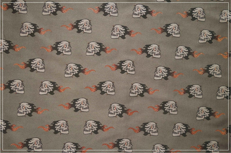 Tissu jacquard à fils d'or : matériau pour costume de squelette d'Halloween