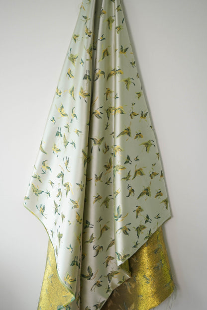 Tissu brocart vert clair à motifs papillons : robe tibétaine, cheongsam, décoration - 150 cm de large