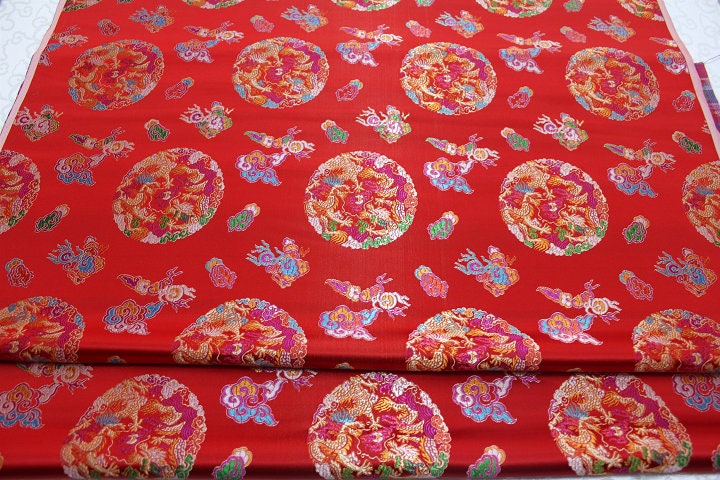 Tissu brocart à motif de dragon chinois : mélange de soie et de rayonne multicolore (largeur : 74 cm)