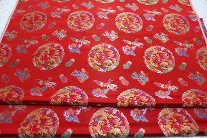 Tissu brocart à motif de dragon chinois : mélange de soie et de rayonne multicolore (largeur : 74 cm)