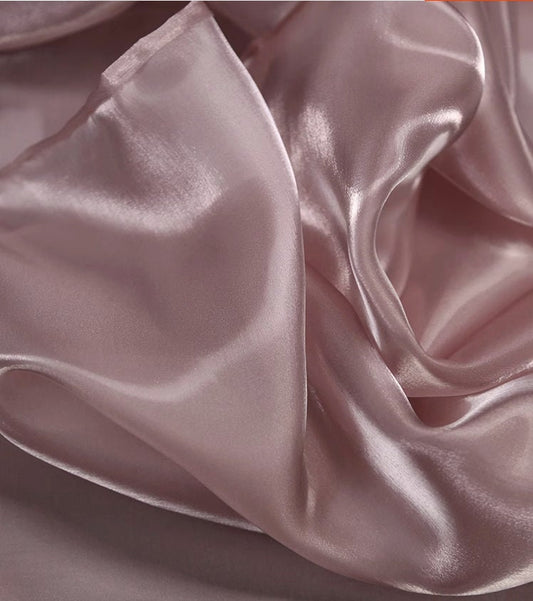 Tissu satiné de soie à l'aspect métallique, largeur 145 cm