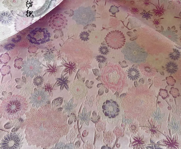 Tissu brocart japonais Nishijin : soie jacquard hortensia, 150 cm de large