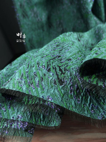 Tissu jacquard 3D vert et violet avec fil doré - 140 cm de large