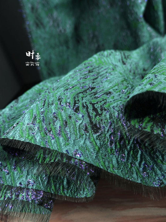 Tissu jacquard 3D vert et violet avec fil doré - 140 cm de large