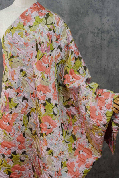 Tissu jacquard à motifs floraux en relief : Matière pour robe champêtre romantique