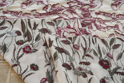 Tissu jacquard à motif floral : texture 3D, largeur 127 cm (50 po) - Vendu au mètre