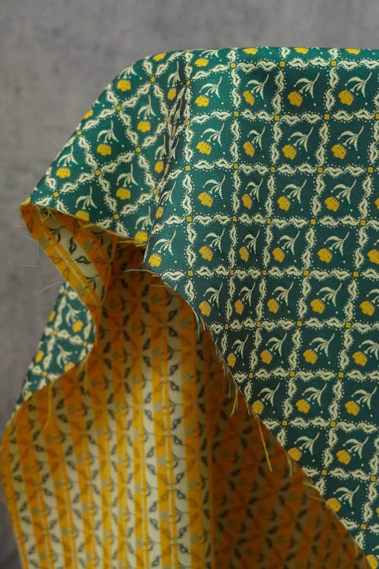 Tissu jacquard tulipe tissé : textile vintage double face, 160 cm de large