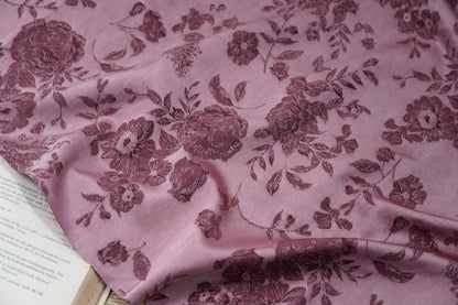 Tissu brocart jacquard à motif floral : mélange de soie et rayonne bleu, 114 cm de large
