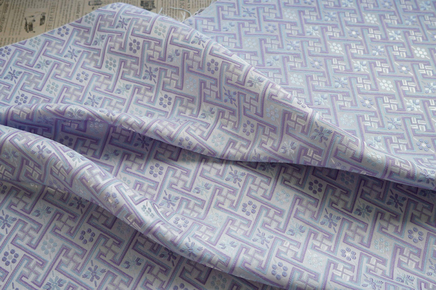Tissu damassé jacquard Wanji : revêtement d’ameublement japonais violet et bleu, 147 cm de large
